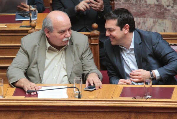 Κάτι τρέχει με το κινητό του Τσίπρα