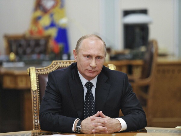Με απαγόρευση των πτήσεων πάνω από τη Σιβηρία απειλεί ο Πούτιν