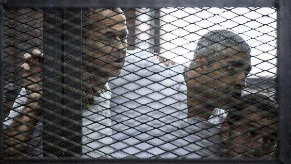 Ποινές κάθειρξης 7-10 ετών σε δημοσιογράφους του Αλ Τζαζίρα