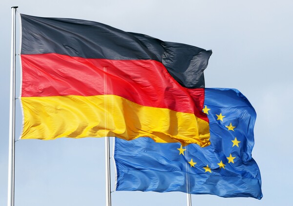 Οι Βρυξέλλες θεωρούν «απαραίτητη» την αύξηση των μισθών στη Γερμανία