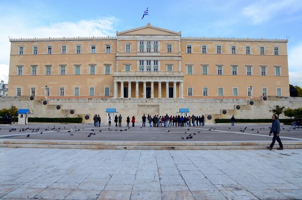 Ο Μιχαλολιάκος ήξερε για το κλείσιμο της Βουλής
