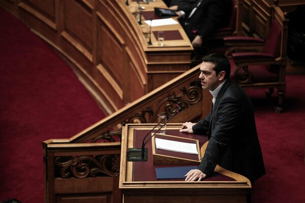 Tσίπρας: Yπήρχαν σχέδια για ανατροπή της κυβέρνησης από δυνάμεις της Ευρώπης και τον Σαμαρά