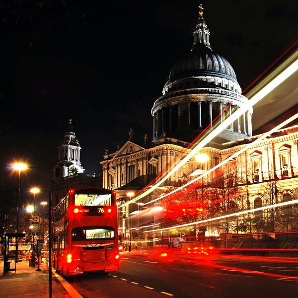 Λονδίνο: Έρευνα για οδηγό λεωφορείου που πέταξε έξω gay ζευγάρι για ένα φιλί