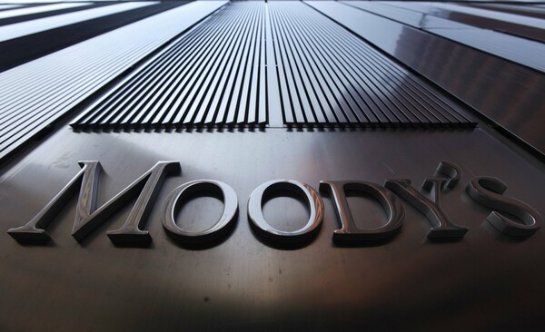 “Πιθανό να μείνουν για χρόνια τα Capital controls”, δηλώνει οικονομολόγος της Moody’s