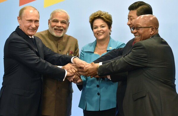 Πούτιν: Ξεκινά η χρηματοδότηση από την τράπεζα των BRICS