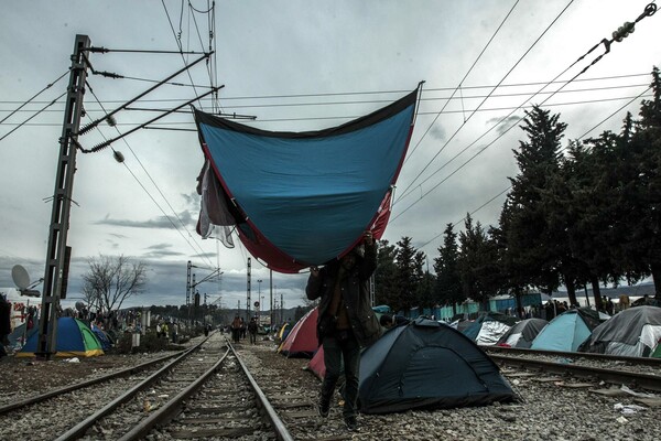 Ειδομένη: Προσφυγόπουλα χτυπήθηκαν από το ρεύμα σε σιδηροδρομική γραμμή