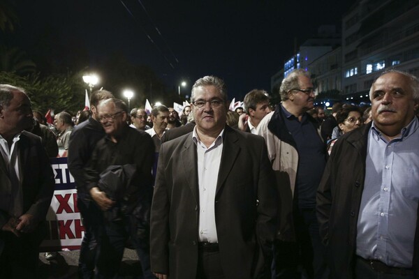 "Τsipras is a big traitor": 9 φωτογραφίες από τις διαμαρτυρίες για το νέο μνημόνιο