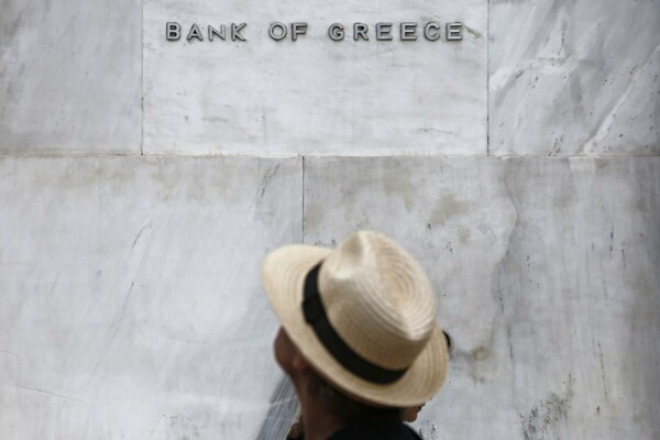 ΤτΕ: Οι τράπεζες κλείνουν τις στρόφιγγες των δανείων