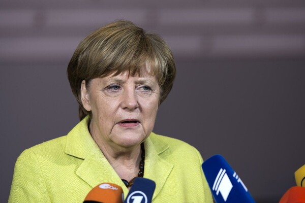 Γερμανία: 400 πολίτες μηνύουν τη Μέρκελ για «εσχάτη προδοσία»