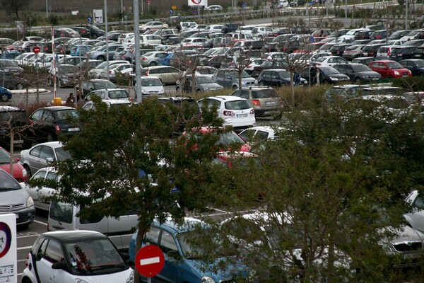 Αύξηση στα έσοδα από τα τέλη κυκλοφορίας - Διαμορφώθηκαν στα 1,072 δισ. ευρώ