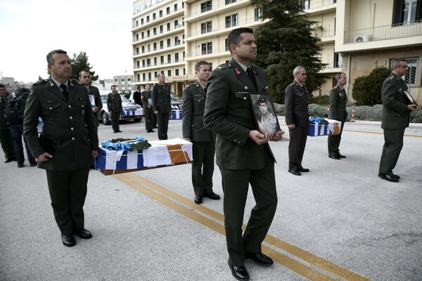 Τα λείψανα έξι αγνοουμένων στρατιωτών από την τουρκική εισβολή στην Κύπρο επέστρεψαν στην Ελλάδα 41 χρόνια μετά