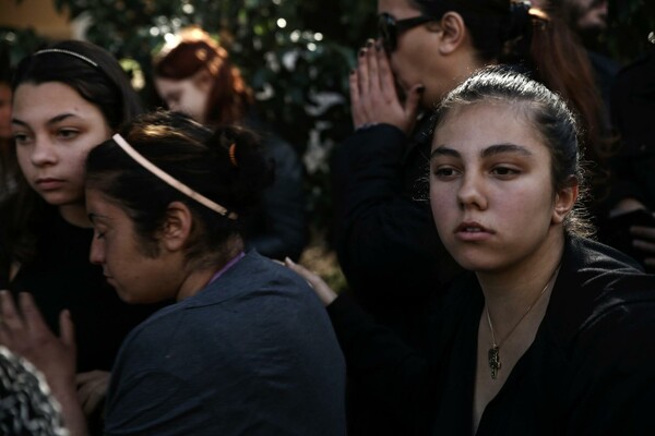 Διάσημοι, φίλοι, συγγενείς και χιλιάδες άνθρωποι ήταν εκεί, για τον Παντελή Παντελίδη