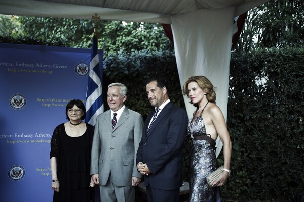 Oι καλεσμένοι και το backstage από τη χθεσινή δεξίωση για την 4η Ιουλίου στην οικία του αμερικανού πρέσβη στην Αθήνα