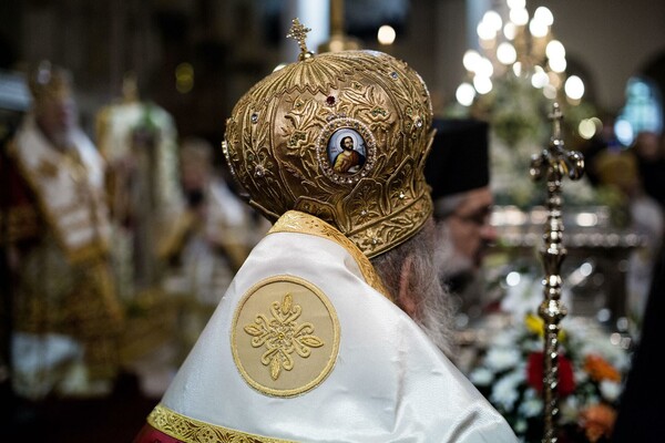 Το υπουργείο Οικονομικών απαντά γιατί εξαίρεσε από τα Capital controls την Εκκλησία