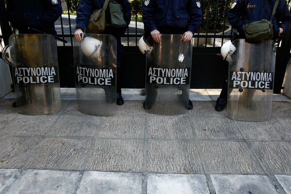 Επιστρέφουν στις στολές οι αστυνομικοί της Βουλής