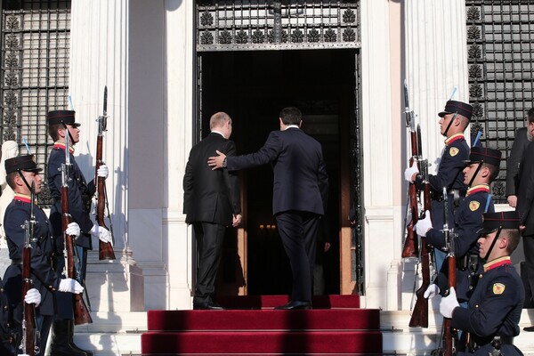 Συνάντηση Τσίπρα- Πούτιν: Για "αλλαγή σελίδας στην Ελλάδα" μίλησε ο Πρωθυπουργός. "Απτά αποτελέσματα" ζητά ο Ρώσος Πρόεδρος