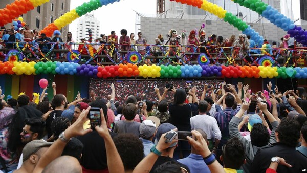 Βραζιλία: To μεγαλύτερο Gay Pride Parade του κόσμου