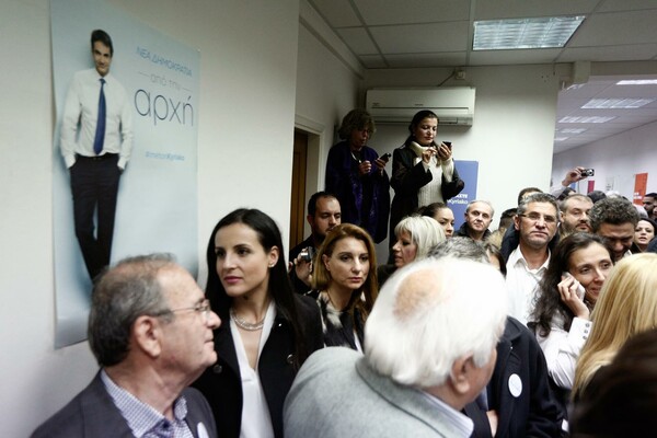 Χαμός περιμένοντας τον Μητσοτάκη στη Χαλκοκονδύλη