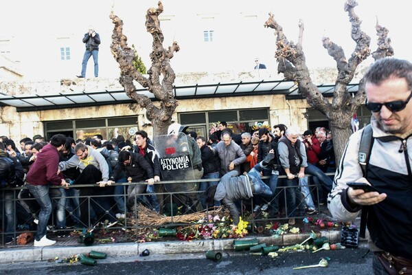 ΕΔΕ για τα επεισόδια στη Βουλή - Ποια εντολή είχαν οι αστυνομικοί