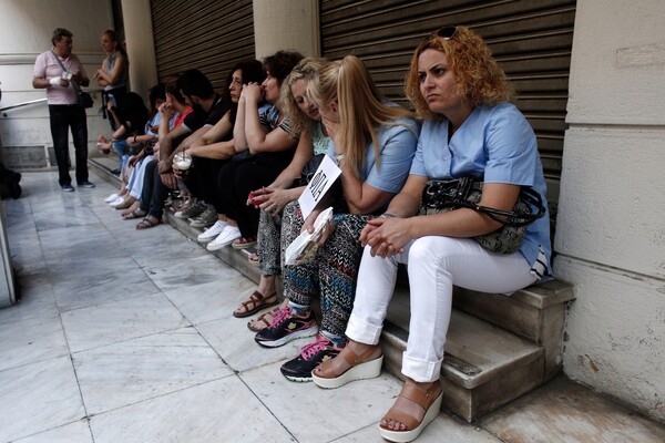 Διαμαρτυρία των καθαριστριών του Δρομοκαΐτειου έξω από το ΥΠΟΙΚ