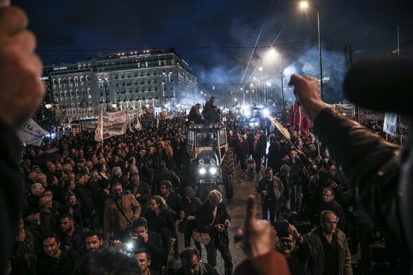 Η πολιορκία της Αθήνας - 50 φωτογραφίες από την επέλαση των αγροτών