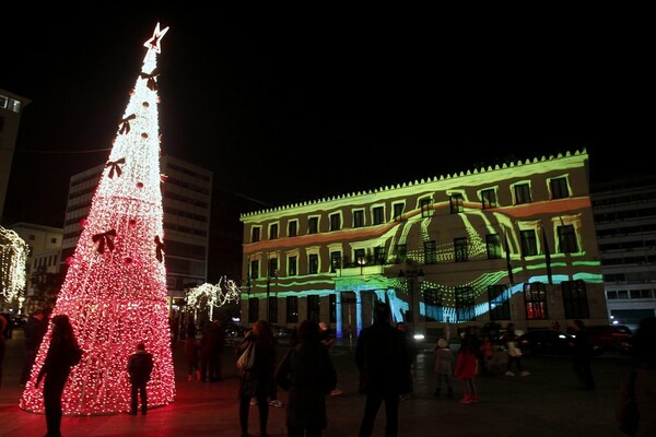 LuminAthens Christmas Festival - Υπέροχο θέαμα στο δημαρχείο Αθηνών