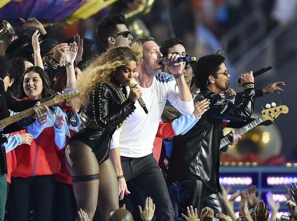 Η Beyonce έδωσε ένα επικό σόου στο χθεσινό Super Bowl!