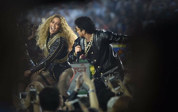 Η Beyonce έδωσε ένα επικό σόου στο χθεσινό Super Bowl!