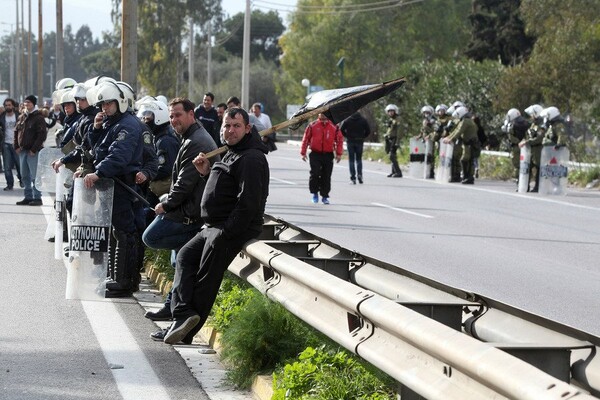 Η πολιορκία της Αθήνας - 50 φωτογραφίες από την επέλαση των αγροτών