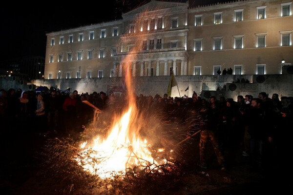 Η πολιορκία της Αθήνας - 50 φωτογραφίες από την επέλαση των αγροτών