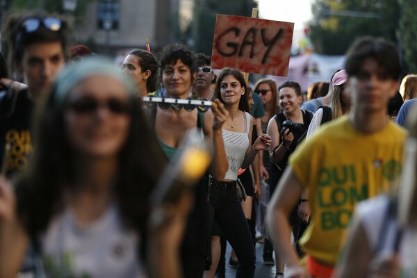 Υπερήφανη Αθήνα - Χιλιάδες άνθρωποι στο Pride της ελευθερίας, της αγάπης και της ισότητας