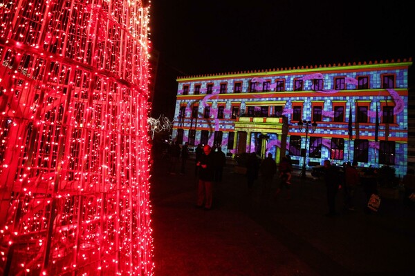 LuminAthens Christmas Festival - Υπέροχο θέαμα στο δημαρχείο Αθηνών