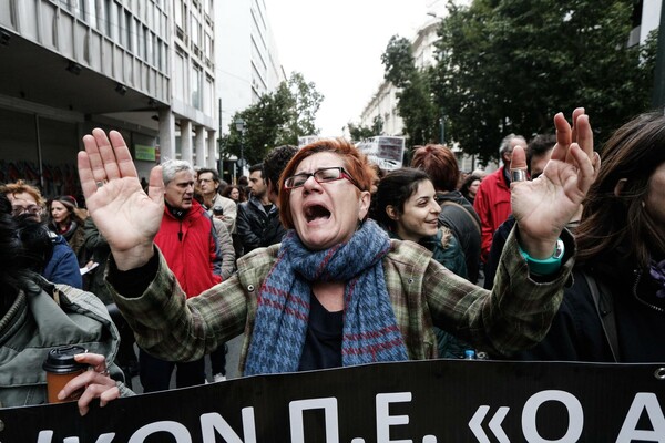 Μεγάλη διαδήλωση και συνθήματα κατά Κατρούγκαλου και ασφαλιστικού στην Αθήνα