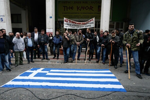 Η πολιορκία της Αθήνας - 50 φωτογραφίες από την επέλαση των αγροτών