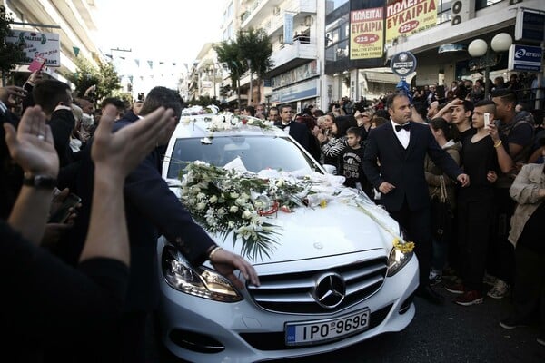 Διάσημοι, φίλοι, συγγενείς και χιλιάδες άνθρωποι ήταν εκεί, για τον Παντελή Παντελίδη