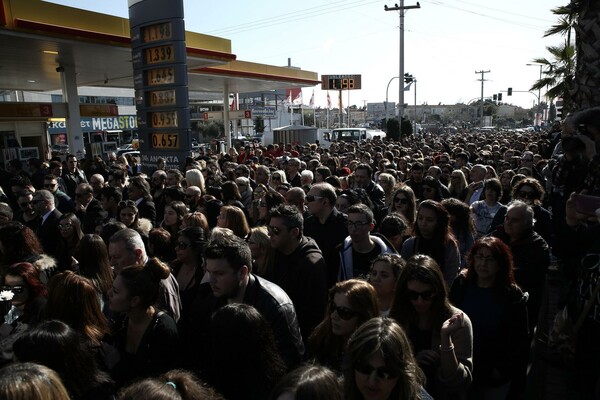 Διάσημοι, φίλοι, συγγενείς και χιλιάδες άνθρωποι ήταν εκεί, για τον Παντελή Παντελίδη