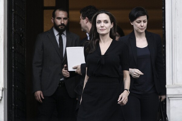 H Vogue αποθεώνει το στιλ της Τζολί στο Μέγαρο Μαξίμου