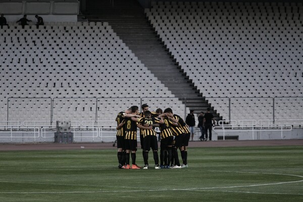 Η ΑΕΚ στον θρόνο με 2-1 επί του Ολυμπιακού - σε ένα άδειο ΟΑΚΑ