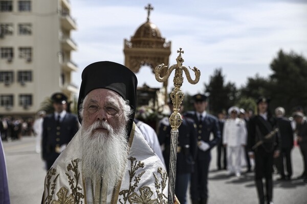 Ο Καμμένος υποδέχτηκε με τιμές αρχηγού κράτους την εικόνα της Παναγιάς Σουμελά