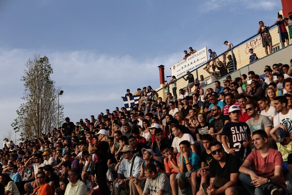 Κοσμοσυρροή στη Γκράβα χτες για το σόου των Αντετοκούνμπο
