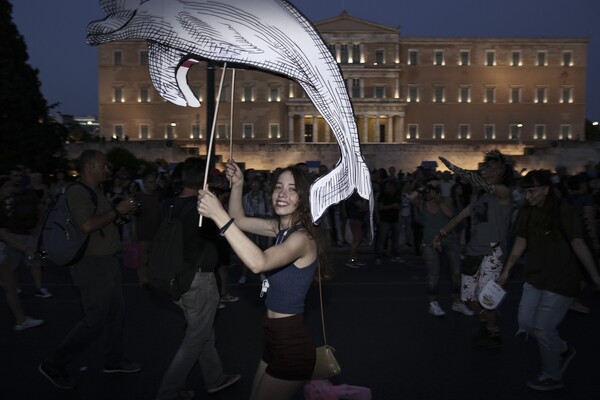 Υπερήφανη Αθήνα - Χιλιάδες άνθρωποι στο Pride της ελευθερίας, της αγάπης και της ισότητας