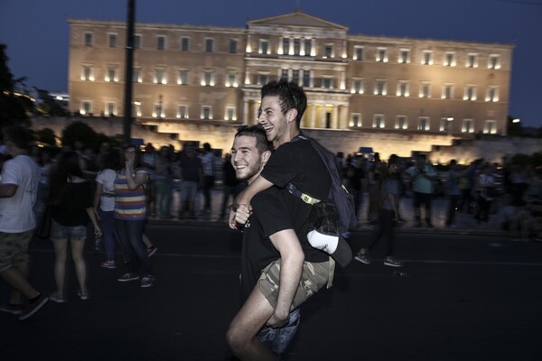 Υπερήφανη Αθήνα - Χιλιάδες άνθρωποι στο Pride της ελευθερίας, της αγάπης και της ισότητας