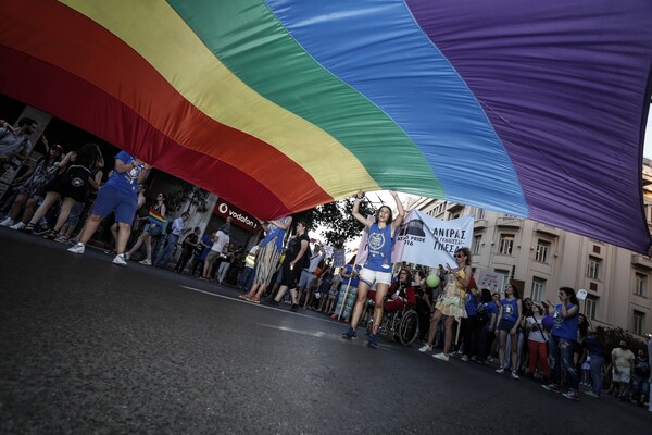 Υπερήφανη Αθήνα - Χιλιάδες άνθρωποι στο Pride της ελευθερίας, της αγάπης και της ισότητας