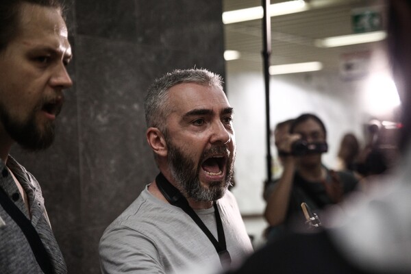 Το Εθνικό Θέατρο μόλις έκανε μια έκπληξη σε όσους ήταν στο μετρό στο Σύνταγμα