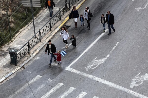 Για πρώτη φορά και drones στην παρέλαση της Αθήνας - Όλες οι φωτογραφίες από το Σύνταγμα
