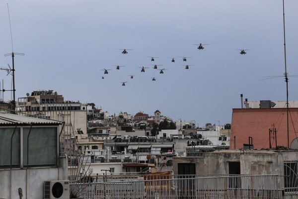 Για πρώτη φορά και drones στην παρέλαση της Αθήνας - Όλες οι φωτογραφίες από το Σύνταγμα