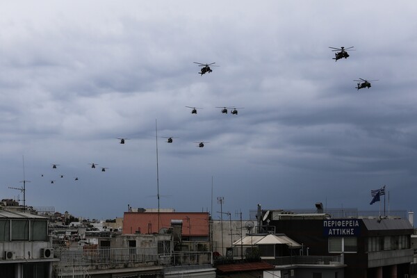 Για πρώτη φορά και drones στην παρέλαση της Αθήνας - Όλες οι φωτογραφίες από το Σύνταγμα