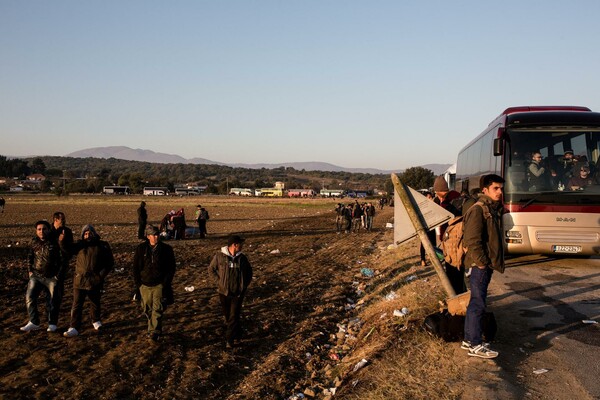 30 συγκλονιστικές σημερινές φωτογραφίες απ' την Ειδομένη