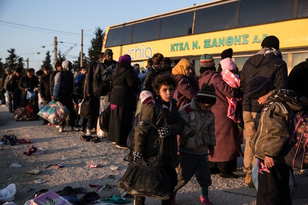 30 συγκλονιστικές σημερινές φωτογραφίες απ' την Ειδομένη