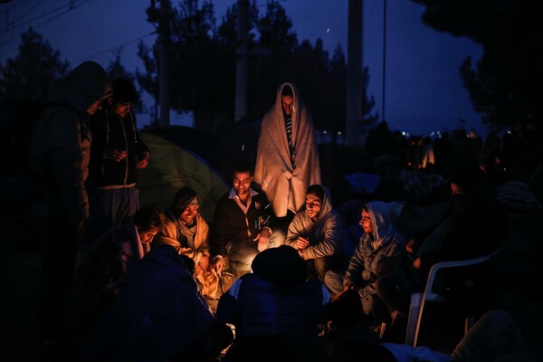 Χιλιάδες εγκλωβισμένοι πρόσφυγες απόψε στην Ειδομένη